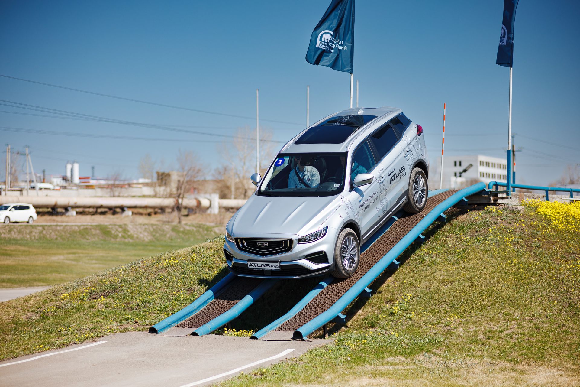 МЕДВЕДЬ-ПРОГРЕСС — Приглашаем красноярских автолюбителей на уникальный  тест-драйв и попробовать умные технологии современных автомобилей GEELY